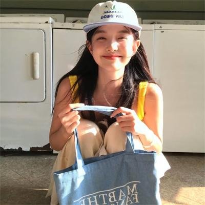 年轻女孩爱过来